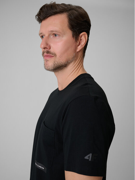 4F 4F T-Shirt CITY Czarny Regular Fit