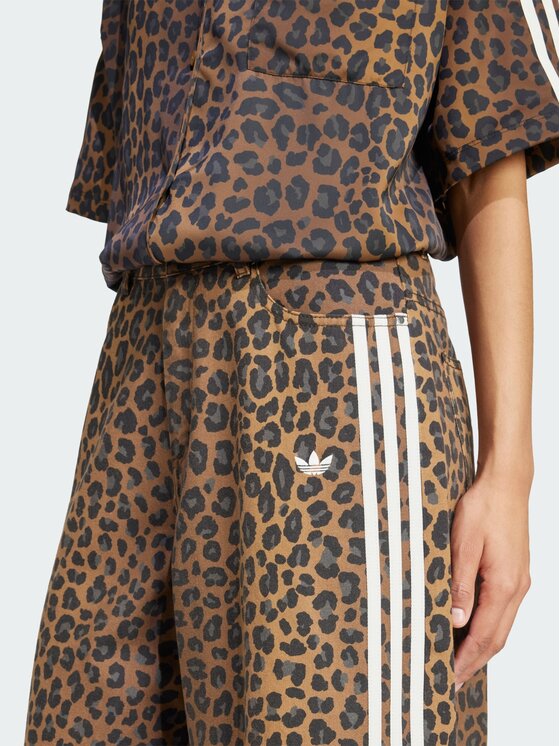 adidas adidas Szorty materiałowe 144325 Kolorowy Loose Fit