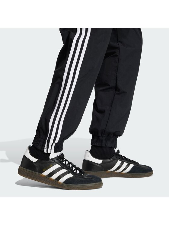 adidas adidas Sporta bikses Firebird Woven KE1371 Melns Regular Fit