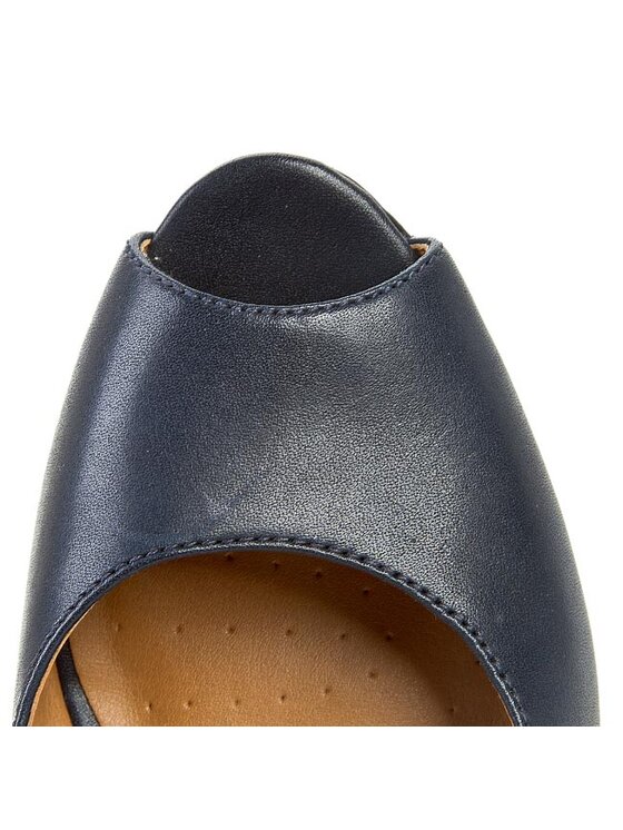 Clarks store brielle april