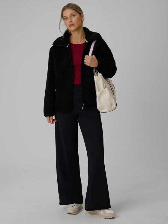 4F 4F Spodnie dresowe ESSENTIAL Czarny Regular Fit