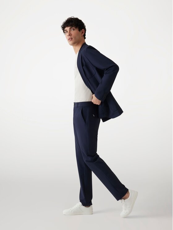 Guess Guess Sako 170931 Modrá Classic Fit