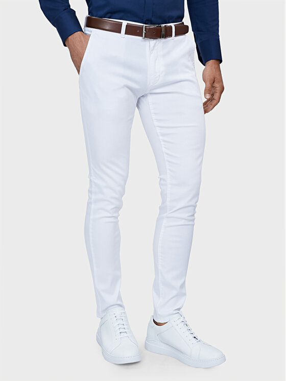 Evenemen Evenemen Chinosy LOGAN TAC Biały Slim Fit