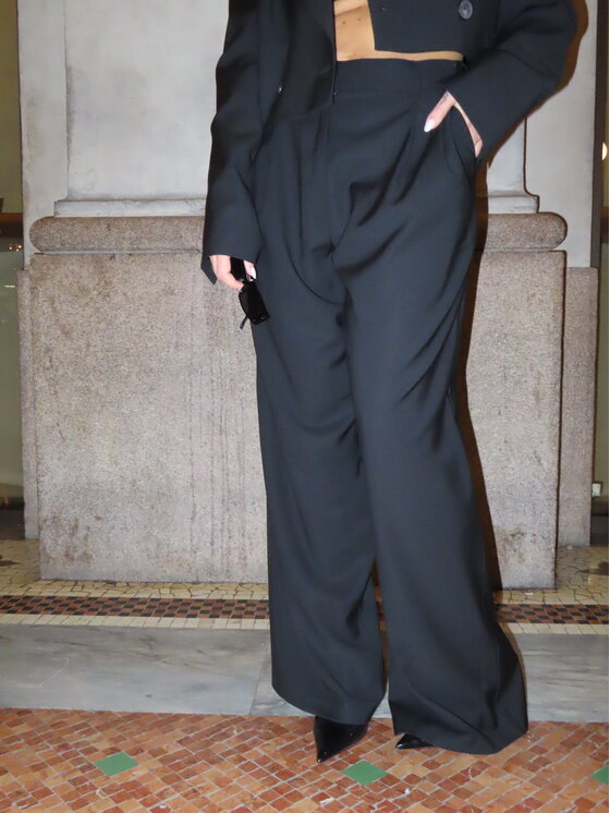 Magda Matyja Magda Matyja Spodnie garniturowe DEMI TROUSERS Czarny Loose Fit