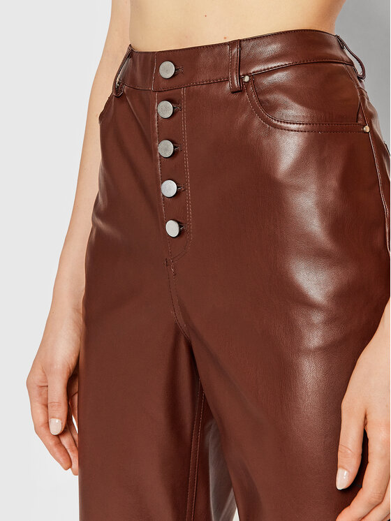 NA-KD NA-KD Панталони от имитация на кожа Button Closure 1018-007366-0212-581 Бордо Regular Fit