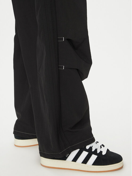 adidas adidas Спортивні штани Parachute JD5415 Чорний Loose Fit