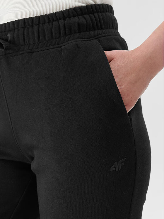 4F 4F Spodnie dresowe 4FWMM00TTROF1137-20S Czarny Regular Fit