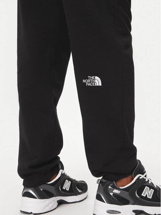 The North Face The North Face Spodnji del trenirke Essential NF0A8A6J Črna Relaxed Fit