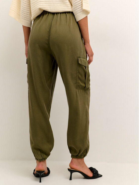 Kaffe Kaffe Riidest püksid Zilia 10507507 Roheline Relaxed Fit