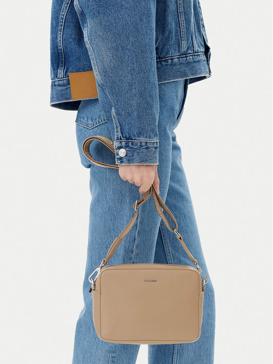 Calvin Klein Calvin Klein Handtasche Ck Must Small Camera Bag K60K613145 Beige