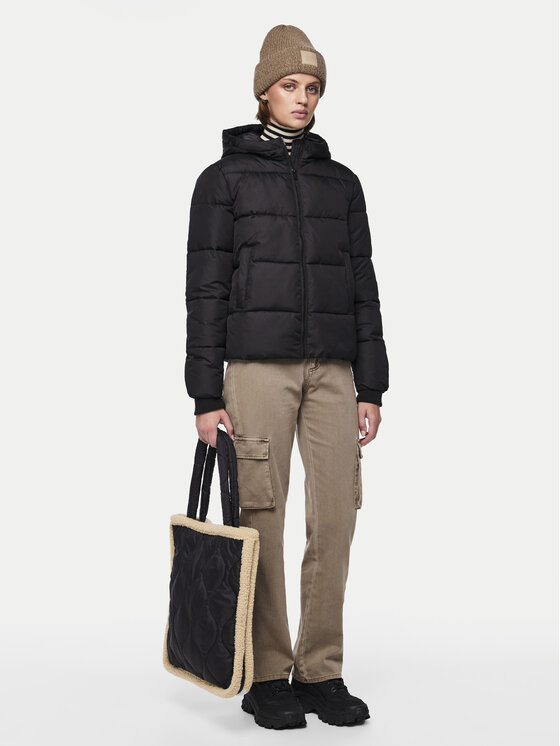 Pieces Pieces Žieminė striukė 17115626 Juoda Regular Fit