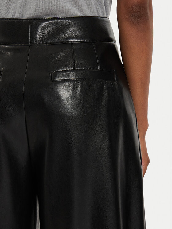 BOSS Boss Hlače iz umetnega usnja Tadesa 50518463 Črna Relaxed Fit