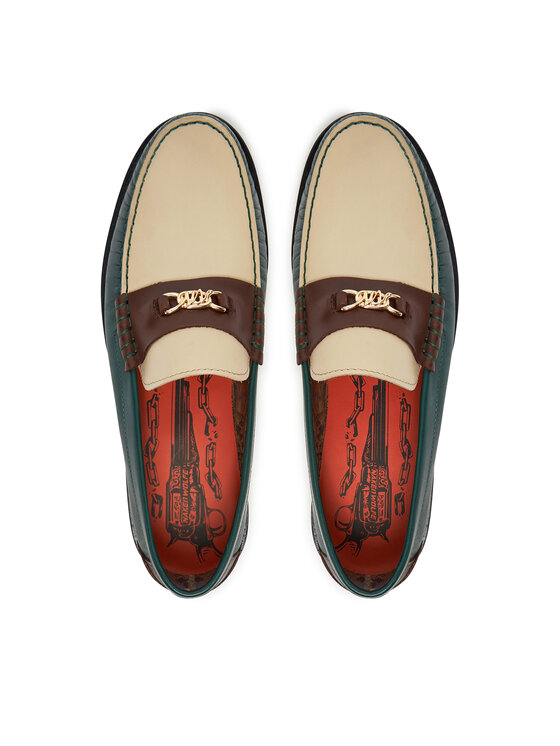 Para mokasynów widoczna z góry, ukazane wkładki i wycięcie cholewki.