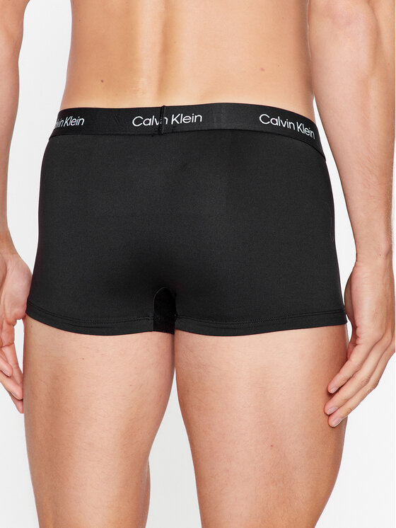 Calvin Klein Underwear Calvin Klein Underwear Komplekti kuulub 3 paari boksereid 000NB3532A Must