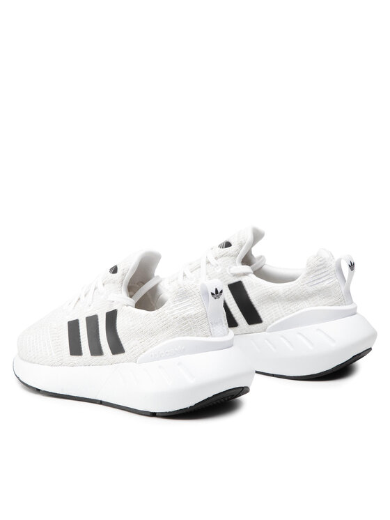 Swift run adidas hot sale white and black