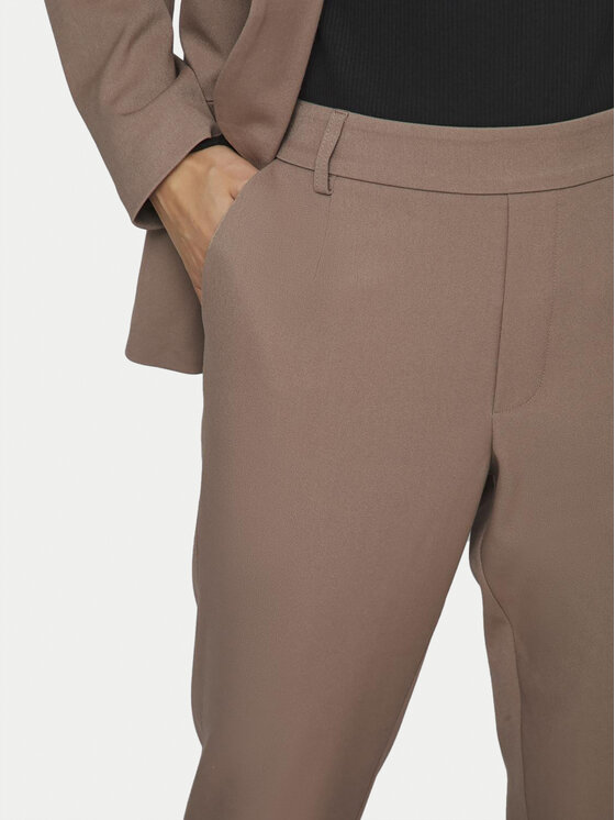 Vila Vila Chino hlače Varone 14087406 Rjava Slim Fit