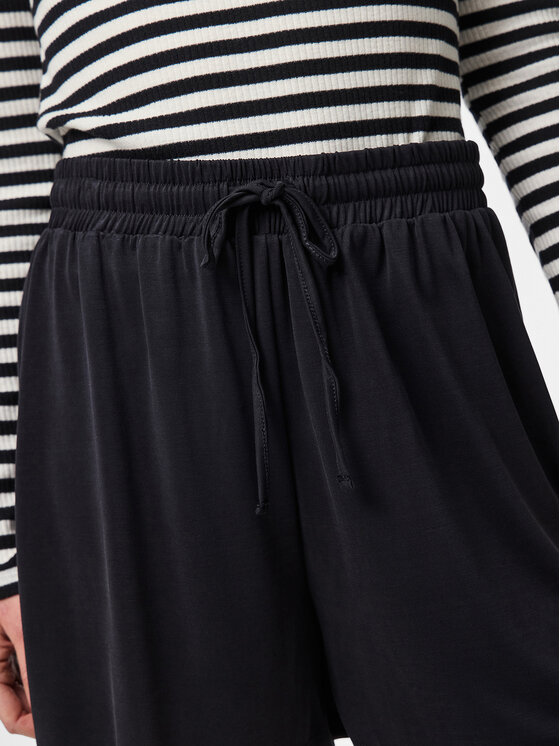 Pieces Pieces Medžiaginiai šortai Anora 17148783 Juoda Regular Fit