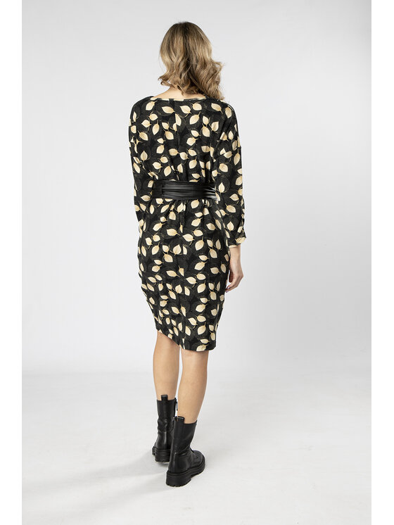 QUIOSQUE QUIOSQUE Každodenné šaty LEAFBEIGE DRESS Čierna Regular Fit