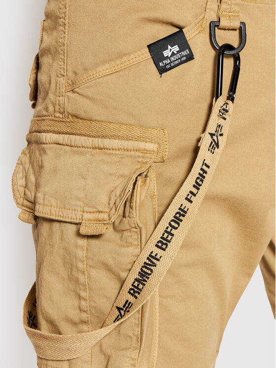 Alpha Industries Alpha Industries Pantalon scurți din material Utility 116213 Maro Regular Fit
