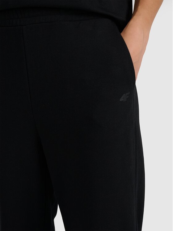 4F 4F Completo felpa, body e pantalone tuta 4FRAW25TTROF1613-20S Nero Regular Fit