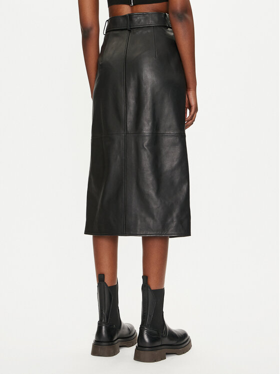 HUGO Hugo Gonna di pelle Leomila 50516753 Nero Regular Fit
