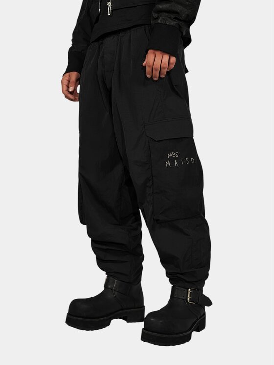MADE BY SOCIETY MADE BY SOCIETY Spodnie materiałowe TRACE Pants - P17770 Czarny Basic Fit