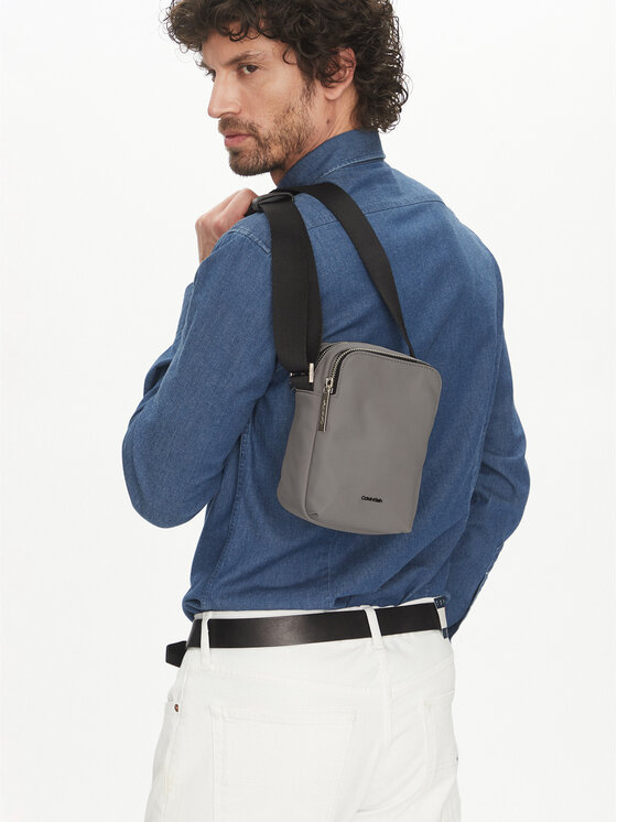Calvin Klein Calvin Klein Geantă crossover Business Tech Reporter Xs K50K512888 Gri