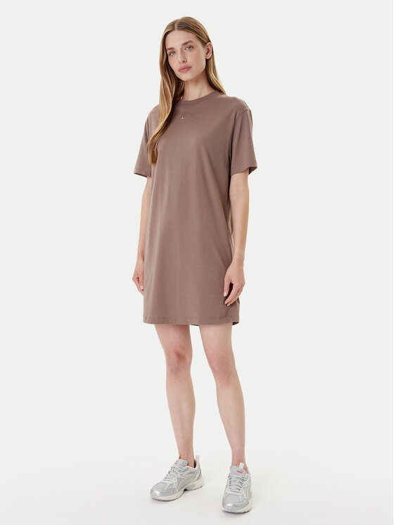 Nike Nike Každodenné šaty DV7882 Hnedá Relaxed Fit