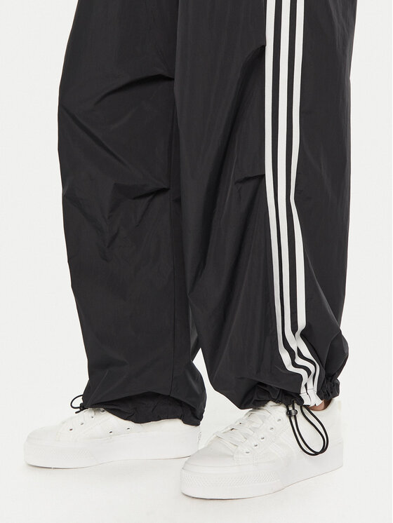 adidas adidas Teplákové nohavice 3-Stripes Woven Parachute IY7251 Čierna Loose Fit