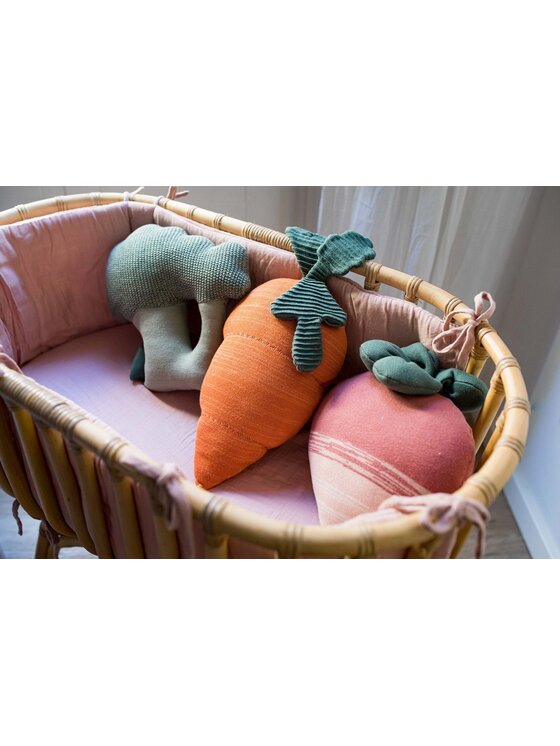 Lorena Canals Lorena Canals Poduszka dekoracyjna Poduszka rzodkiewka Ramona the Radish Kolorowy