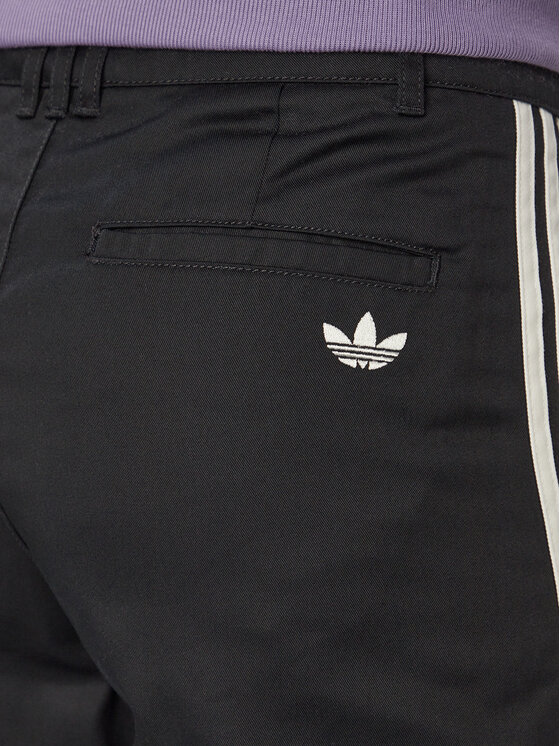 adidas adidas Spodnie materiałowe 3 Stripes Pleated Trousers KE4177 Czarny Regular Fit