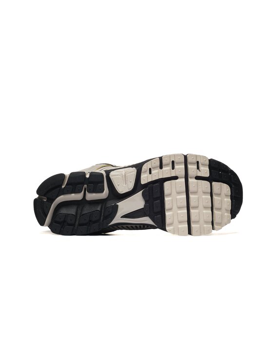Nike Nike Sneakersy ZOOM VOMERO 5 MET Brązowy