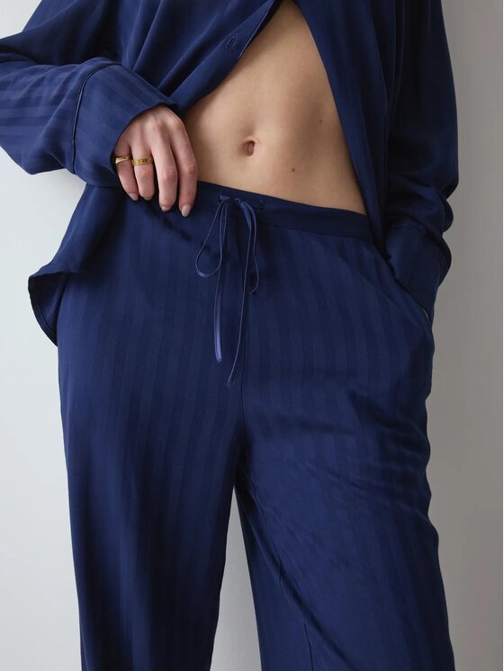 Triumph Triumph Koszula nocna Amourette Jacquard Granatowy Comfortable Fit