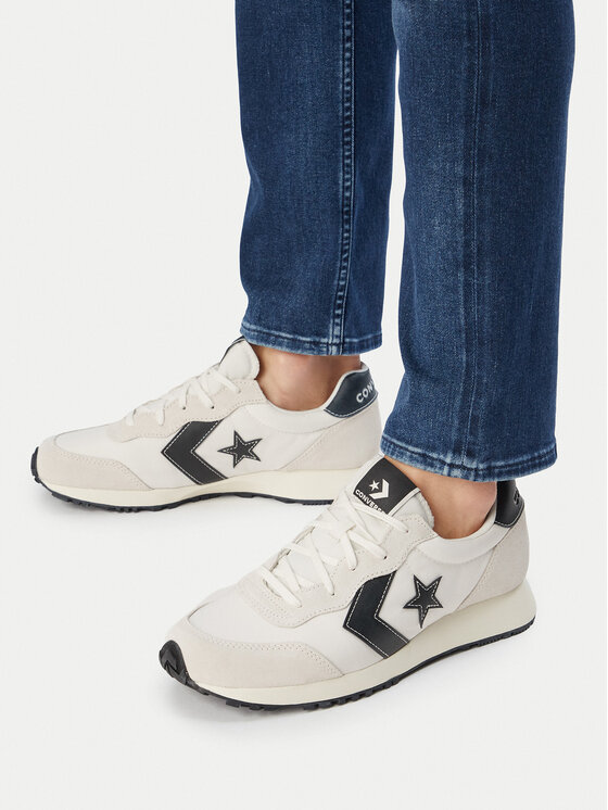 Converse Converse Sneakers Omega Trainer A13323C Beige