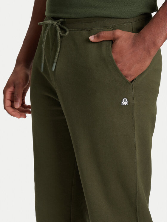 United Colors Of Benetton United Colors Of Benetton Spodnie dresowe 342ZUF01B Zielony Regular Fit