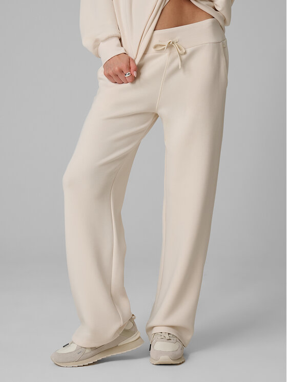 4F 4F Spodnie dresowe COSY Kremowy Regular Fit