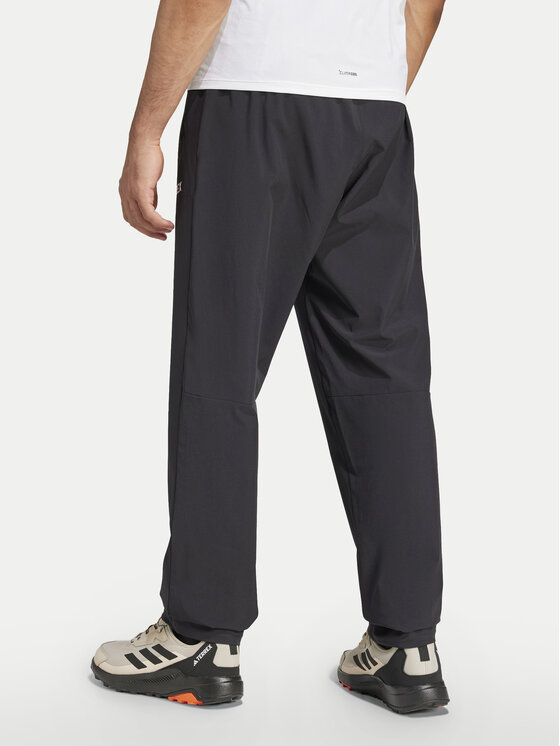 adidas adidas Pantaloni outdoor Multi Essentials JP0811 Nero Regular Fit