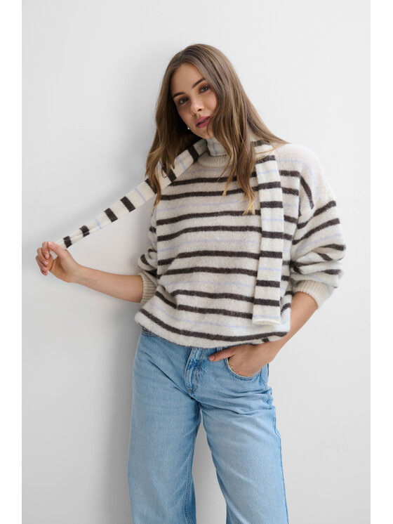 Fobya Fobya Sweter F2112 Kremowy Basic Fit