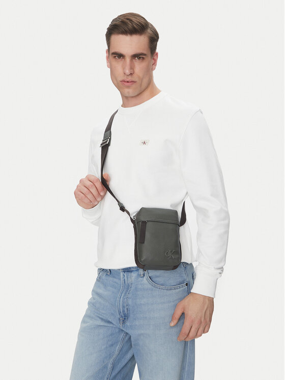 Calvin Klein Calvin Klein Taška cez rameno Cargo Reporter S Bag LV04G3080G Sivá