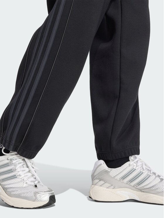 adidas adidas Spodnie dresowe 164782 Czarny Loose Fit