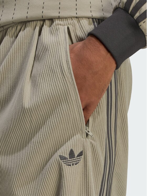 adidas adidas Joggery 170185 Biały Regular Fit