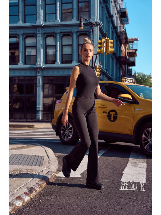 Made of Emotion Made of Emotion Úpletové kalhoty M704 Černá Casual Fit