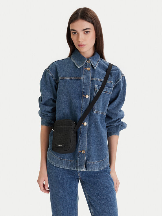 Calvin Klein Geantă crossover Embossed Woven Slim Reporter LV04D3221G Negru