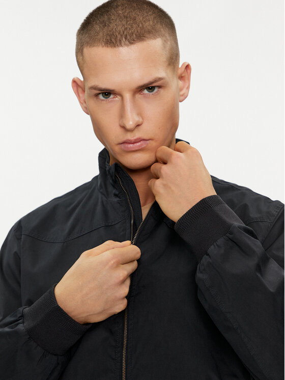 Wrangler Wrangler Bomber striukė Harrington 112351228 Juoda Regular Fit