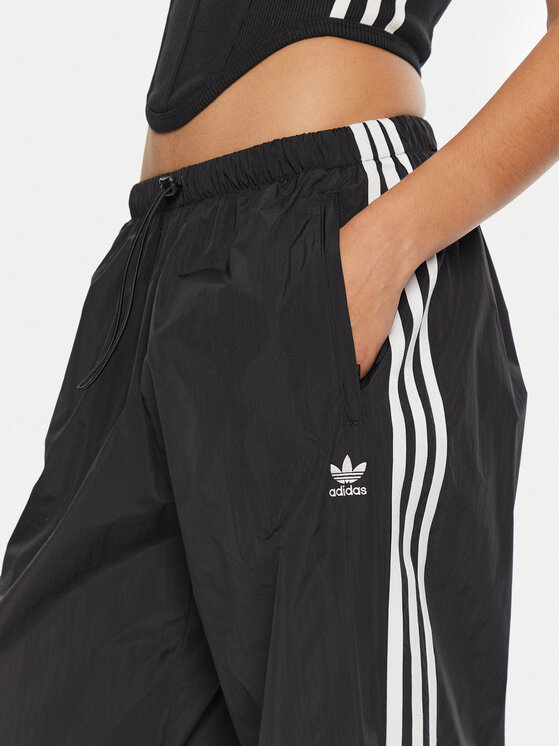 adidas adidas Teplákové nohavice 3-Stripes Woven Parachute IY7251 Čierna Loose Fit