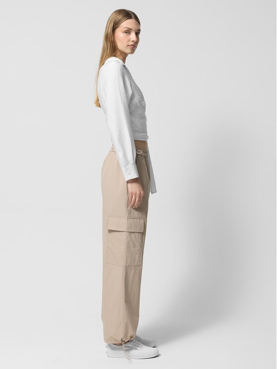 Outhorn Outhorn Spodnie materiałowe OTHWSS24TTROF727-83S Brązowy Loose Leg