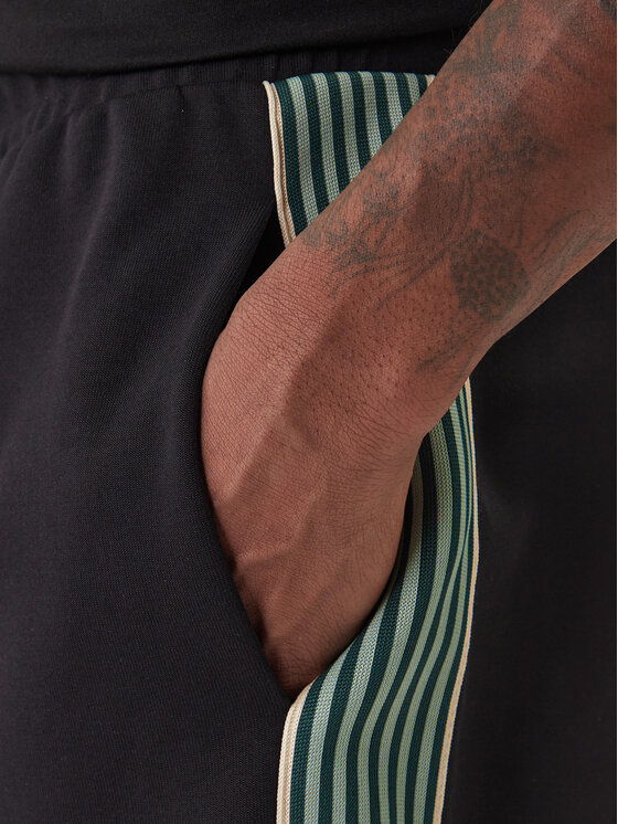 EA7 Emporio Armani EA7 Emporio Armani Športne kratke hlače 7M001501 AF12660 UC001 Črna Regular Fit