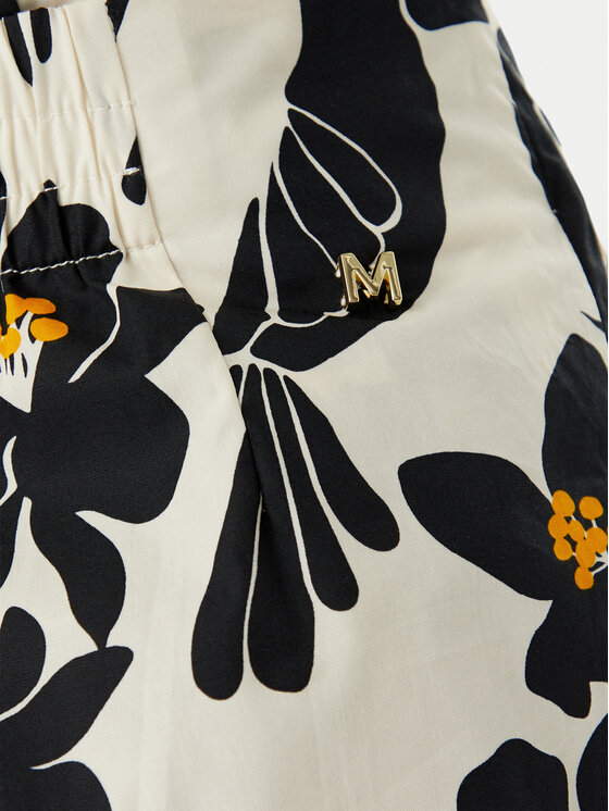 LOLA CASADEMUNT LOLA CASADEMUNT Шорти з тканини MS2608002 Чорний Regular Fit