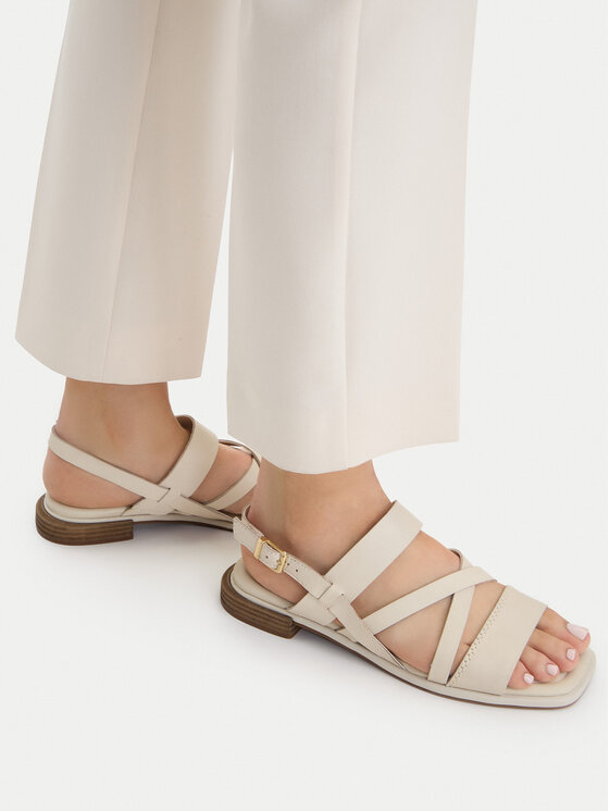 Clarks Clarks Sandali Ariany Strap 26186578 Écru