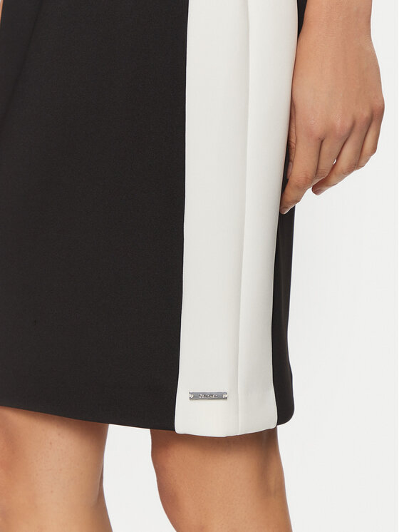 Calvin Klein Calvin Klein Koktejlové šaty K20K207899 Černá Slim Fit